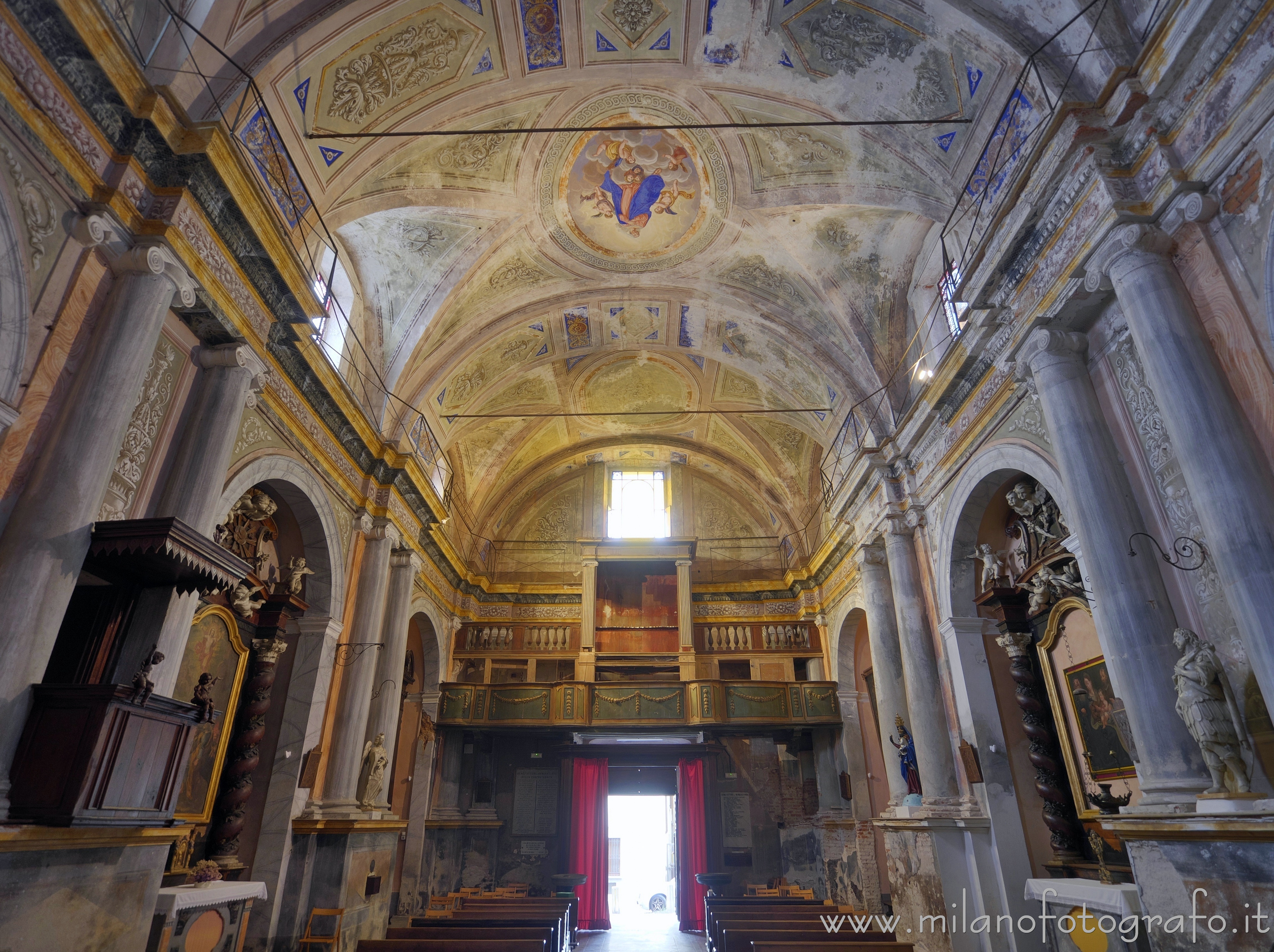 Biella (Italy) - Navata of the  Church of Saint Nicholas - Full resolution picture